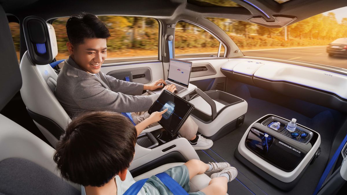 Passenger riding in a Baidu RT6 autonomous vehicle.