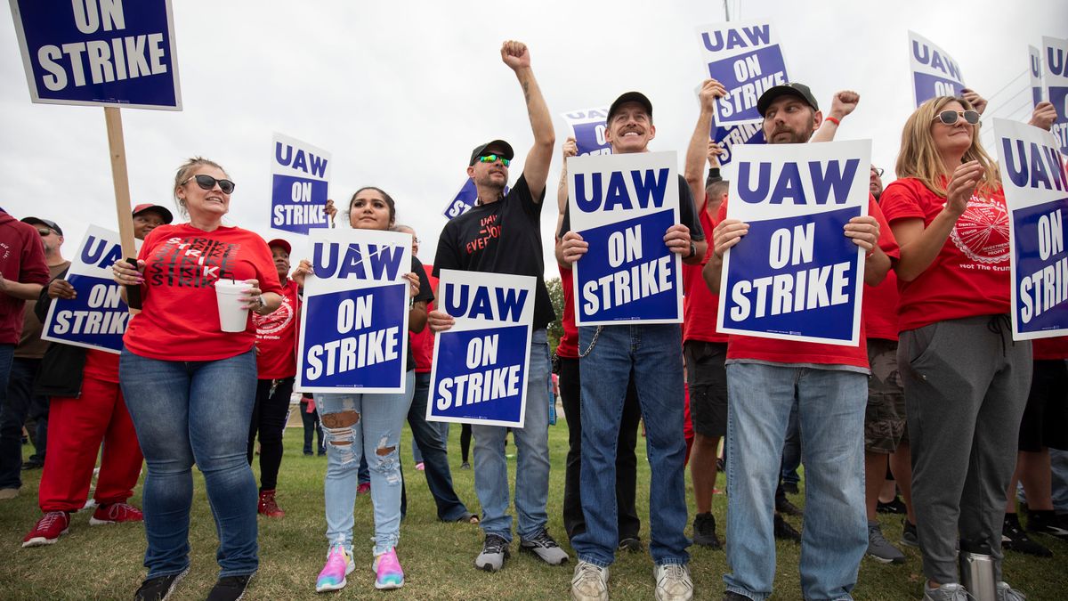United Auto Workers members picketing.